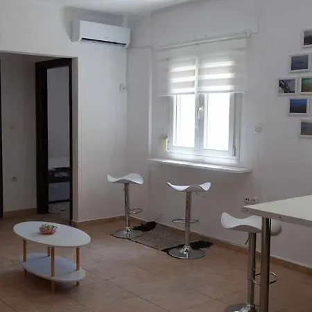 Apartment Photo Gallery *